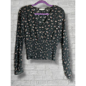 Paper Crane Women's Medium Black Floral Cropped Smocked Waist V-Neck Blouse EUC